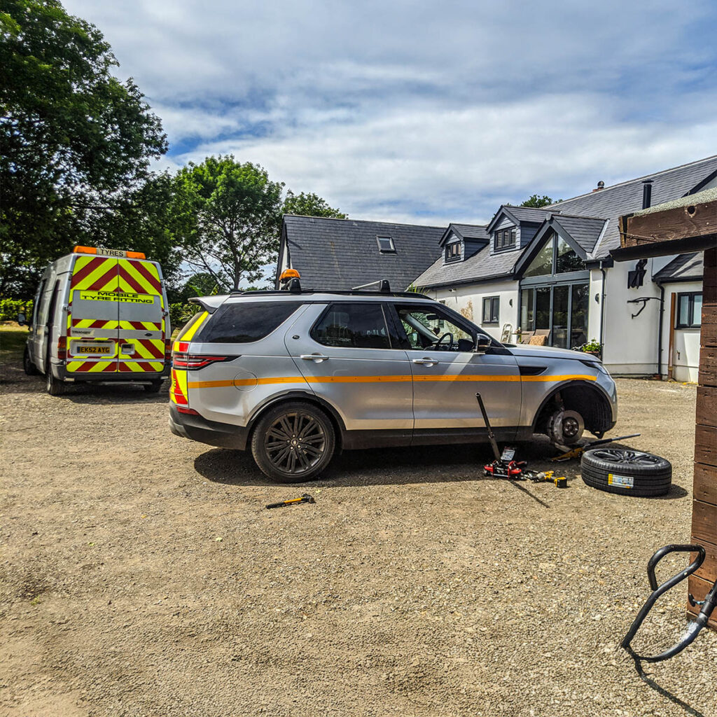 mobile tyre fitting, North London traffic, tyre emergencies, car repair service, urban driving, 24/7 tyre callout, mobile garage, fleet maintenance