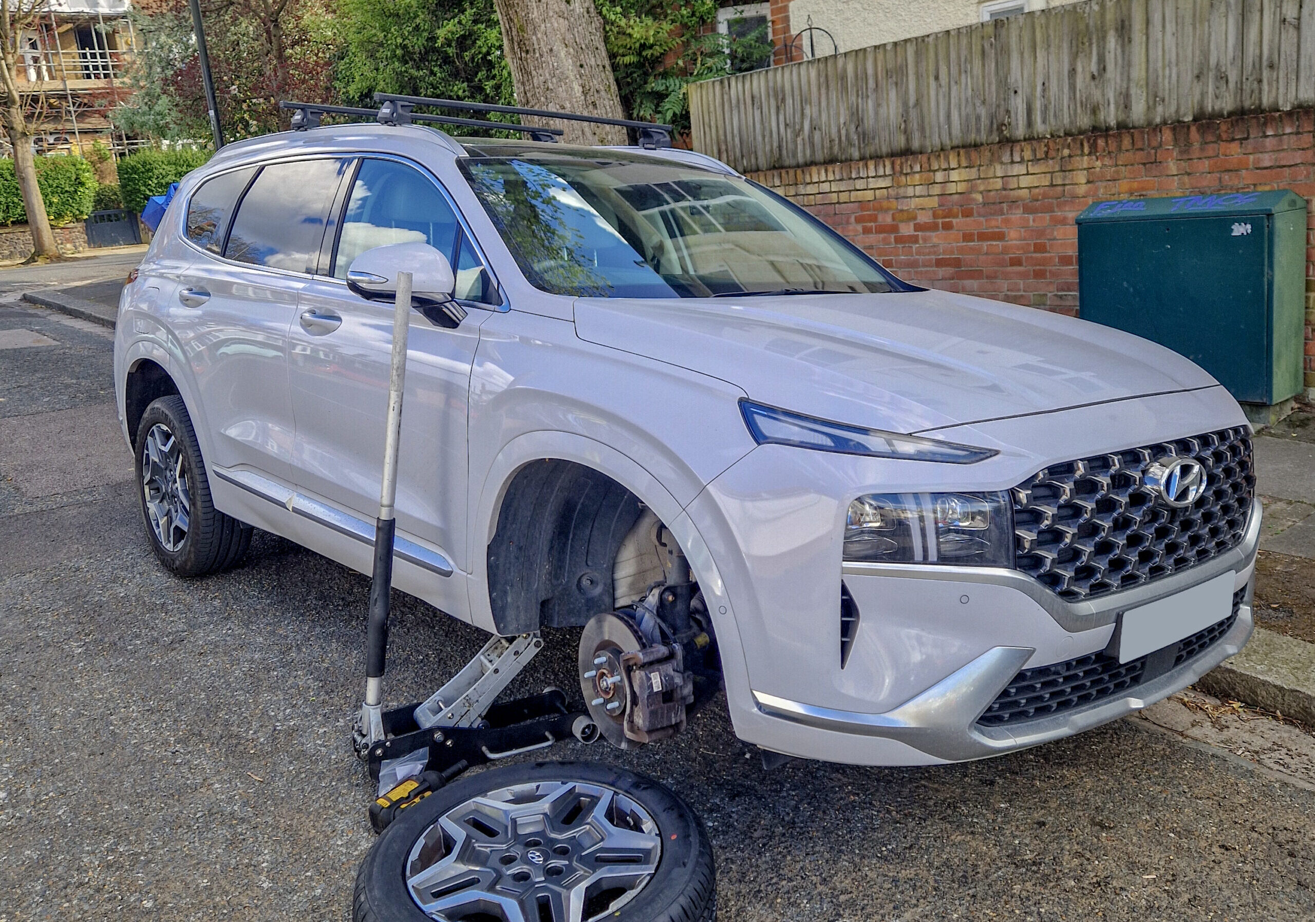 locking wheel nut removal in London