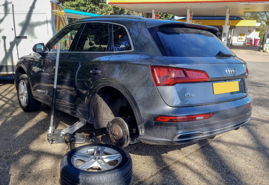 24-hour mobile tyre fitter in London