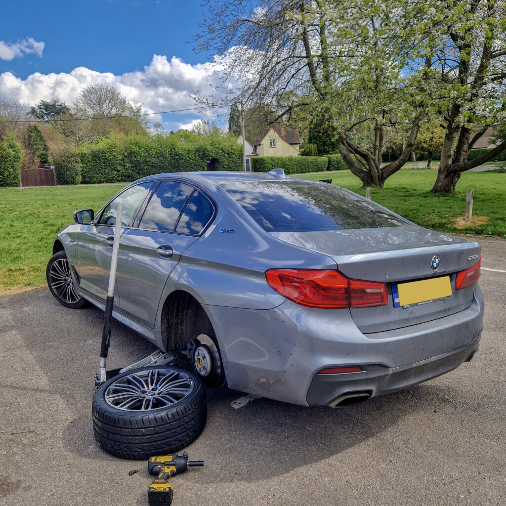 24-hour mobile tyre fitter in London