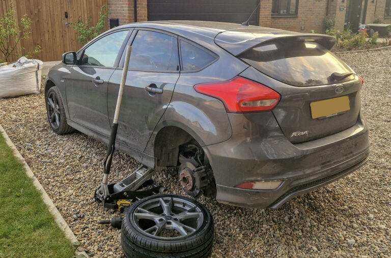 Mobile tyre fitting service in Hertfordshire and North London