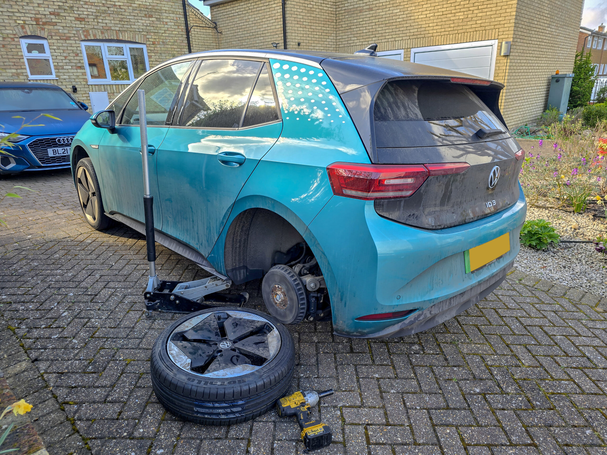 Mobile tyre fitting in Herts and North London